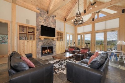 Moose Lodge with private hot tub
