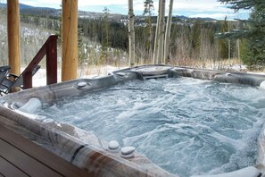 Bañera de hidromasaje al aire libre
