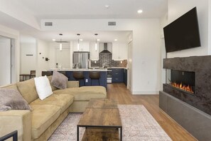 TV, fireplace - Timber Fox 3309 Downtown Condo (Winter Park)