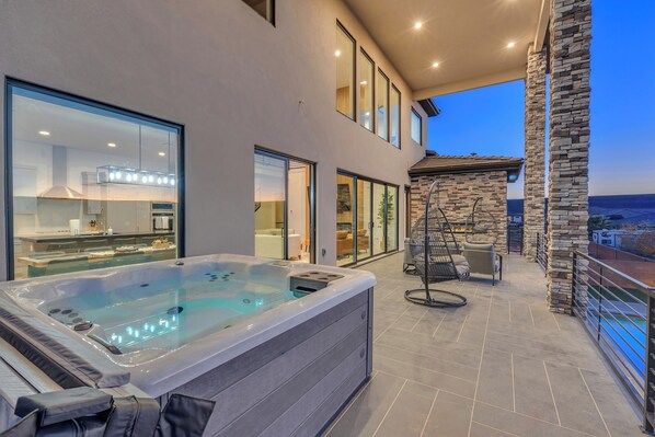 Terrace/patio - Scenic Sunvilla Monthly Home| Private Pool, Hot Tub, Basketball Court (Hurricane)