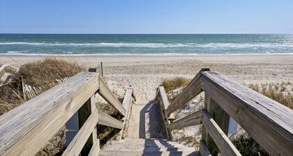 Cozy Cottage steps from the beach small pet friendly