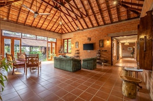 Lily Pad 5 Bedroom | Living area | Flat-screen TV