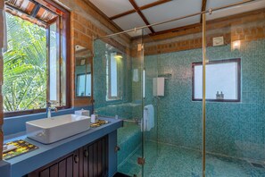 Lily Pad 5 Bedroom | Bathroom - Amã Stays & Trails Lily Pad , Kumarakom (Kottayam)