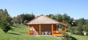 Property grounds - Chalet Zinnia with Mountain Views, Shared Pool, and Wi-Fi (Blavignac)