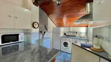 Fridge, microwave, oven, coffee/tea maker