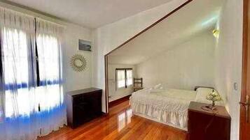 2 bedrooms, iron/ironing board, travel cot, bed sheets