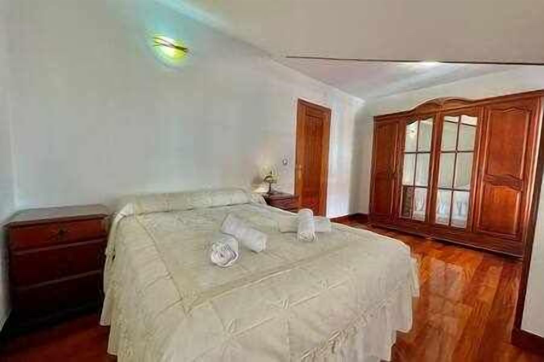 2 bedrooms, iron/ironing board, travel crib, bed sheets