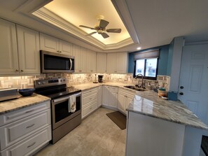 Fridge, microwave, stovetop, dishwasher - BT 3128 Fountain View W/Loft- Welcome to Paradise (Fort Pierce)