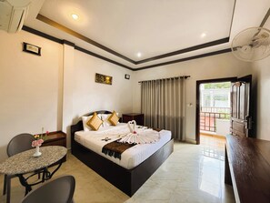 Deluxe Double Room, 1 King Bed, Pool View