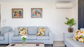 Smart TV - Views and Pool in a Great Location in Nelson Bay (Nelson Bay)