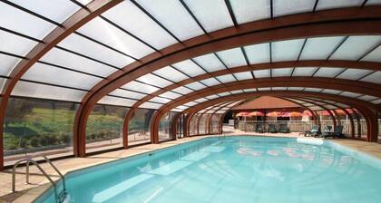 Chalet Dahlia avec vue sur la montagne, piscine partagée et Wi-Fi