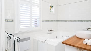 Shower, jetted bath, hair dryer