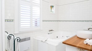 Shower, jetted bath, hair dryer