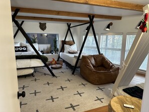 5 habitaciones, tabla de planchar con plancha, wifi y ropa de cama 