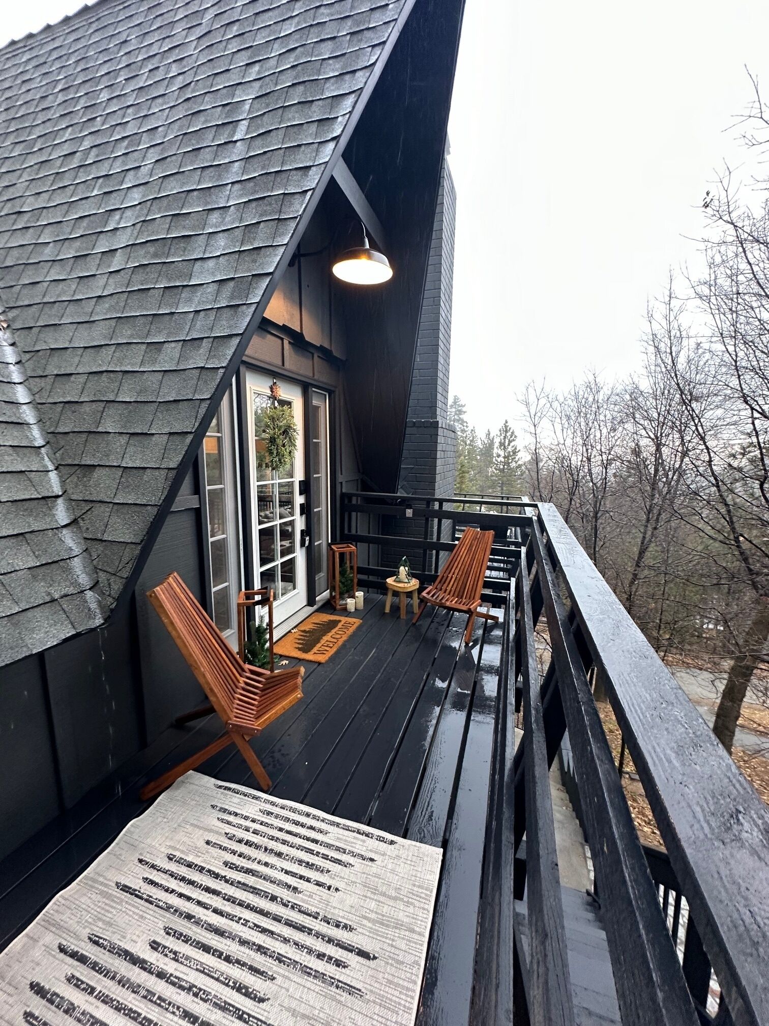 Cabin in Lake Arrowhead with beautiful mountain views!  Newer listing!