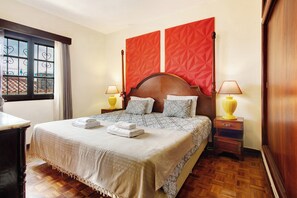 2 chambres, fer et planche à repasser, Wi-Fi gratuit, draps fournis