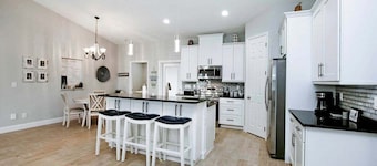 Spacious home with large yard - Perfect for families - Sunny South