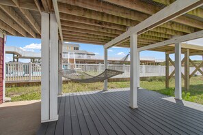 Terrace/patio - "Rocking P" 2 Bedroom, 1 Bathroom, Pet Friendly and Oceanfront (Holden Beach)