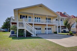 Exterior - "Flip, Flop and Fly" 3 Bedroom Canal Home, PET FRIENDLY and Private Hot Tub (Holden Beach)