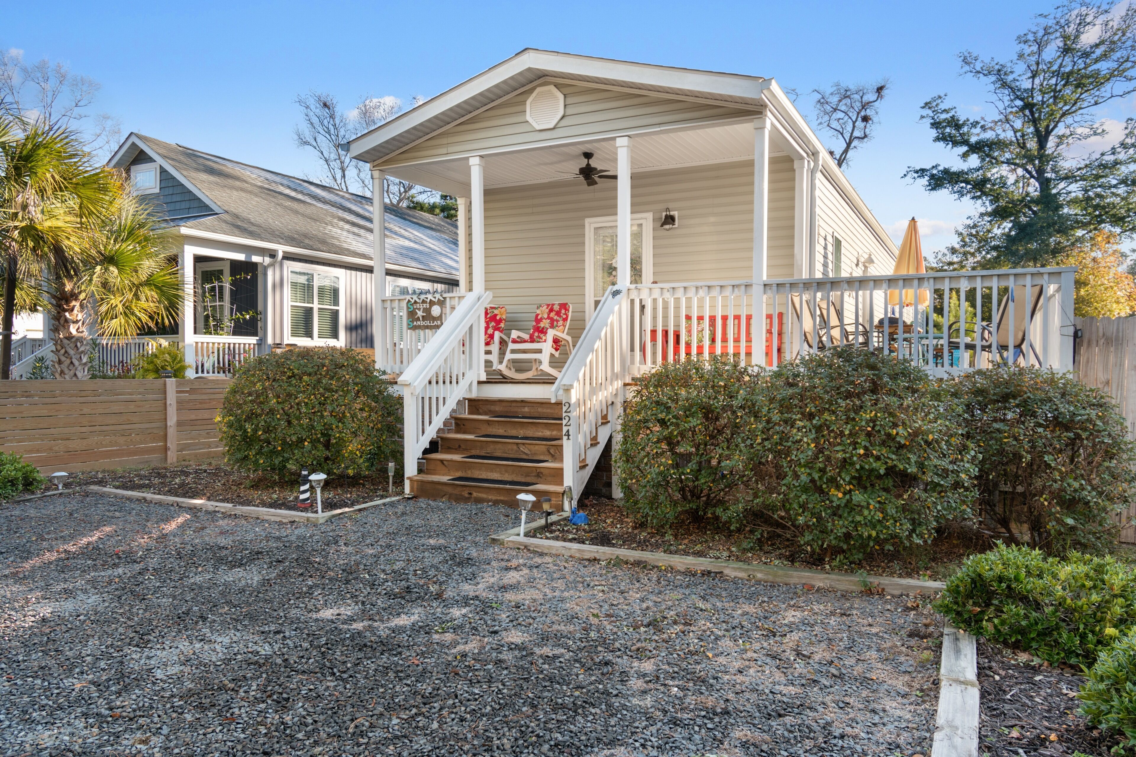 "Susie's Sand Dollar" 3 Bedroom, 2 Bathroom Woodlands Home w Hot Tub!