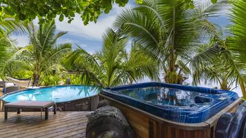 Bathtub spa outdoor