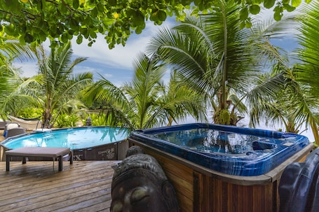 Bañera de hidromasaje exterior