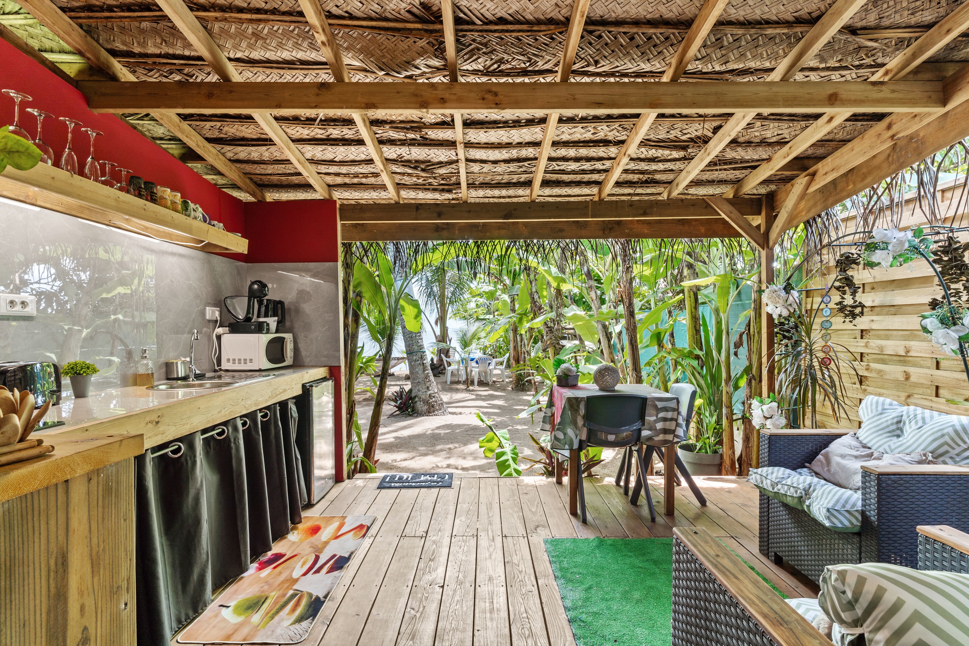 Standard Bungalow | Private kitchen | Mini-fridge, microwave, stovetop, espresso maker