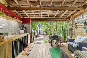 Standard Bungalow | Private kitchen | Mini-fridge, microwave, stovetop, espresso maker