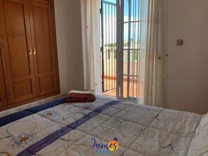 3 bedrooms, iron/ironing board, WiFi, bed sheets - Playa Golf Quad with Com Pool PR2.70 (Orihuela)