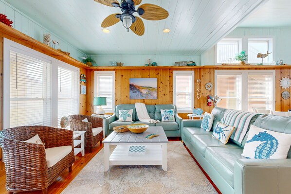 Una televisión, una chimenea