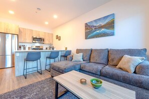 TV - Modern 2BR in Golden w/ Stunning  MTN Views! (Golden)