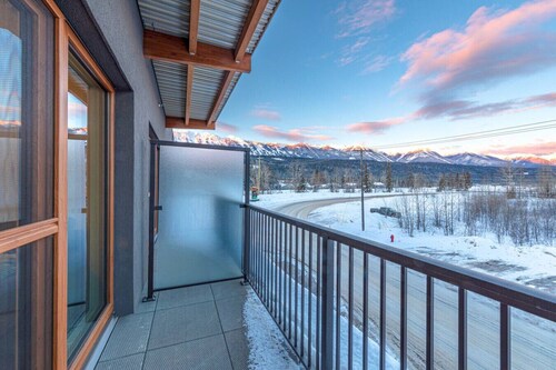 Modern 2BR in Golden w/ Stunning  MTN Views!