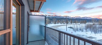 Modern 2BR in Golden w/ Stunning  MTN Views!