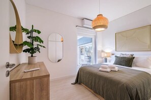 5 habitaciones, escritorio, tabla de planchar con plancha y wifi 