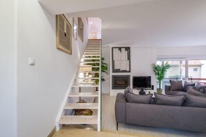 TV, peis og kontorer