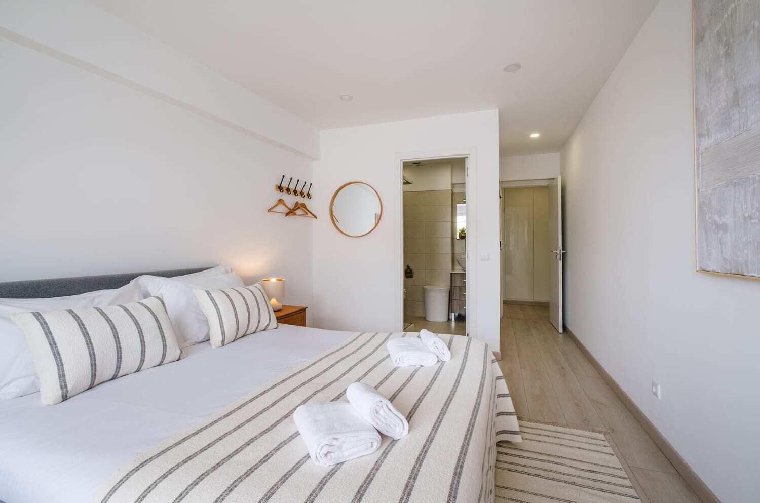 2 Schlafzimmer, Schreibtisch, Bügeleisen/Bügelbrett, WLAN