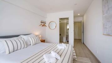 2 Schlafzimmer, Schreibtisch, Bügeleisen/Bügelbrett, WLAN