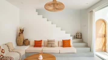 Villa, 1 habitación | Sala de estar | Televisión de 50 pulgadas con canales digitales