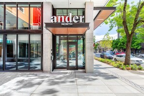Exterior detail - Serene Capitol Hill 1BR w/ Bike Storage & BBQ, nr Bars, by Blueground (Seattle)