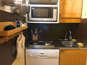 Frigorifero, microonde, lavastoviglie, tostapane
