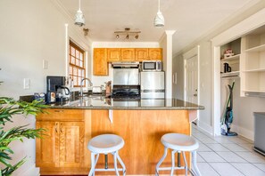 Refrigerador, microondas, horno, cafetera/tetera