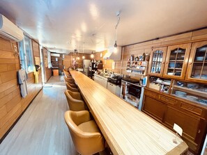 Living area - Starlight Hostel Endeavour (Nago)