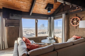 Smart TV - The Black Pearl-Oceanfront, pirate home in the sand. Dog OK! (Pacific City)