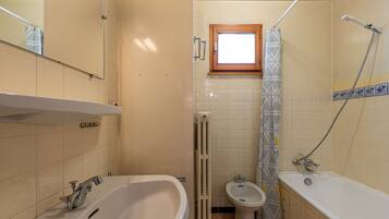 Sèche-cheveux, shampoing