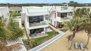 Exterior - Silver Reef #2 - 2 BR LUXE Oceanfront & Pool (Old Man Bay)