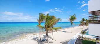 Silver Reef #2 / 2 BR LUXE Oceanfront w/ Pool