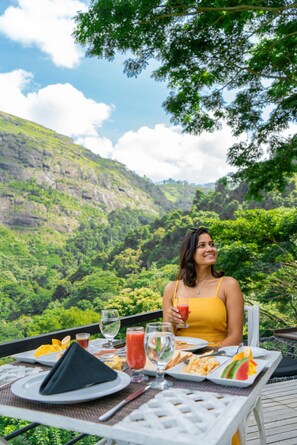 Petit déjeuner complet compris tous les jours