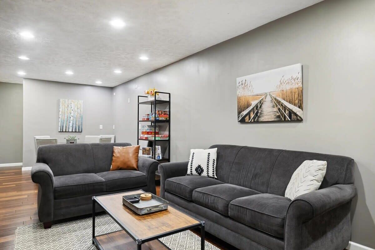 TV, fireplace, offices