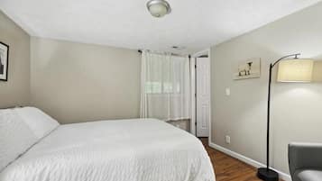 5 bedrooms, desk, iron/ironing board, WiFi