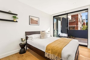 2 chambres, bureau, fer et planche à repasser, accès au Wi-Fi (inclus)